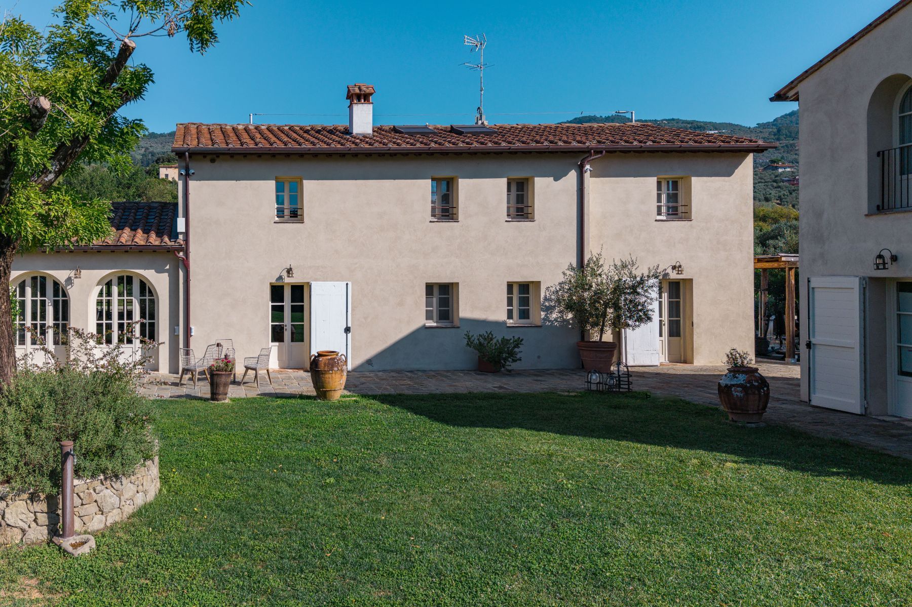 Colline villa photo.